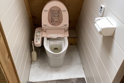 管理棟内の水洗トイレ